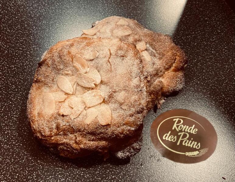 Viennoiseries - Chocolatine Aux Amandes